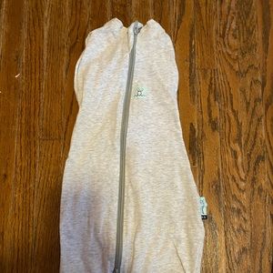 Ergo Pouch 0.2 Tog oatmeal colored zip sleep sack - size 000 for newborn